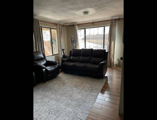 3 BEDROOM HOUSE FOR SALE IN GROVE END